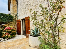 Charmante bâtisse 1716 de 186 m² avec séjour de 80 m²