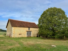 Corps de ferme du XVIIIe siècle, cour intérieure et nombreuses dépendances