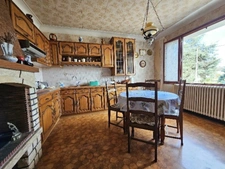 24100 - BERGERAC - MAISON INDIVIDUELLE 5 PIECES - 2 GARAGES - 2 PUITS - TERRAIN DIVISIBLE DE 970 M2 