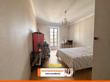 Habitez et travaillez au même endroit : 3 chambres et local commercial