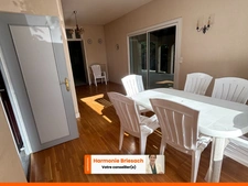 Maison familiale avec grand jardin, terrasse couverte et garage