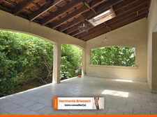 Maison familiale avec grand jardin, terrasse couverte et garage