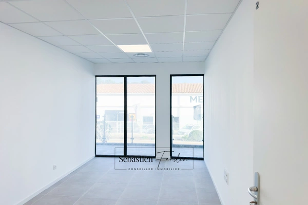 Bureau à louer LA SEYNE SUR MER (83) – 15 M² – FORTE VISIBILITÉ – BUREAUX NEUFS – PMR – STATIONNEMENTS