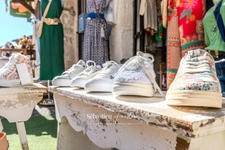 ? À CÉDER – Boutique de prêt-à-porter "La Fée Coquette" au cœur du village du Castellet (83) -  Emplacement n°1 – Rue de l’Église – Piétonne & ultra-passante