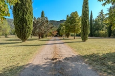 House for sale in SIGNES (83) - Plot of over one hectare - Swimming pool - Numerous annexes and outbuildings - Absolute calm - Sunny 
