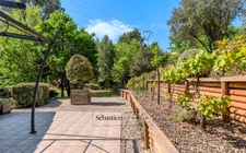 Domaine à vendre à Rousset à 15 minutes d'Aix-en-Provence - 8 000 m² - plusieurs logements - 262 m² habitables - calme absolu - amoureux de la nature