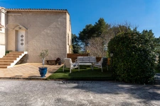 House for sale, 8 rooms, Aubagne (13) - 168 m² - 2 apartments - 65 m² basement garages - cellar - 2 outdoor garages - space for a swimming pool 