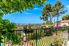 House for sale 8 rooms VITROLLES (13) - swimming pool - panoramic view - very quiet - beautiful light - large volumes