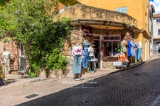 ?️ À CÉDER – Boutique de prêt-à-porter “Emilie Jane” – Emplacement N°1 au cœur du Castellet (83) ? Rue du Jeu de Paume – Centre piéton du village médiéval