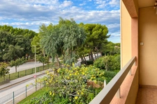 Appartement à vendre 1 pièce Six-Fours-les-Plages (83) - terrasse 11 m² exposée sud - coin nuit - domaine de La Coudoulière - piscine - tennis - proche mer - stationnement facile