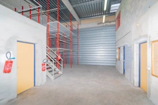 Dpt Bouches du Rhône (13), à louer GEMENOS Local commercial 210 m² - Entrepôt - Bureaux - Mezzanines - Rayonnage