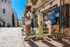 🪄 À CÉDER – Boutique de prêt-à-porter "La Fée Coquette" au cœur du village du Castellet (83) -  Emplacement n°1 – Rue de l’Église – Piétonne & ultra-passante