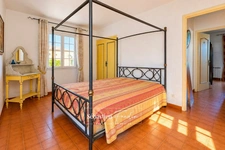 Maison à vendre 5 pièces Six-Fours-les-Plages (83) - vue panoramique dégagée - calme - terrain 1 147 m² - véranda climatisée - grandes chambres