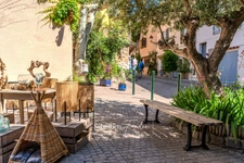 ?️ À CÉDER – Droit au Bail – Emplacement N°1 au cœur du Castellet (83) ? Rue du Jeu de Paume – Centre piéton du village médiéval
