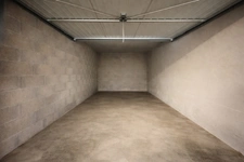 Garage fermé à vendre  (13) - Patio Saint Just - Avenue Corot - 19 m² - accessible depuis la chaussée