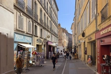 Appartement à vendre 3 pièces AIX EN PROVENCE (13) de 67 m² - Immeuble classé du XVIII - Calme - Rénové - Vendu avec garage au Parking Signoret