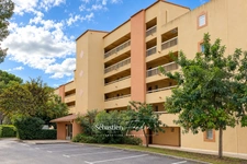 Appartement à vendre 1 pièce Six-Fours-les-Plages (83) - terrasse 11 m² exposée sud - coin nuit - domaine de La Coudoulière - piscine - tennis - proche mer - stationnement facile