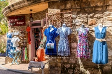 ?️ À CÉDER – Boutique de prêt-à-porter “Emilie Jane” – Emplacement N°1 au cœur du Castellet (83) ? Rue du Jeu de Paume – Centre piéton du village médiéval