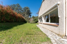 House for sale, 8 rooms, Aubagne (13) - 168 m² - 2 apartments - 65 m² basement garages - cellar - 2 outdoor garages - space for a swimming pool 