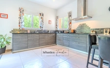 Domaine à vendre à Rousset à 15 minutes d'Aix-en-Provence - 8 000 m² - plusieurs logements - 262 m² habitables - calme absolu - amoureux de la nature