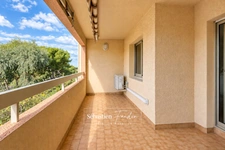 Appartement à vendre 1 pièce Six-Fours-les-Plages (83) - terrasse 11 m² exposée sud - coin nuit - domaine de La Coudoulière - piscine - tennis - proche mer - stationnement facile
