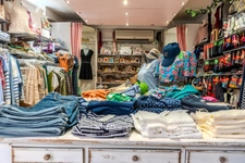 🛍️ À CÉDER – Droit au Bail – Emplacement N°1 au cœur du Castellet (83) 📍 Rue du Jeu de Paume – Centre piéton du village médiéval