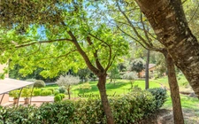 Domaine à vendre à Rousset à 15 minutes d'Aix-en-Provence - 8 000 m² - plusieurs logements - 262 m² habitables - calme absolu - amoureux de la nature