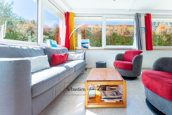 Maison à vendre 8 pièces AUBAGNE (13) - 168 m² - 2 logements - 65 m² garages en sous-sol - cave - 2 garages extérieurs - piscinable 