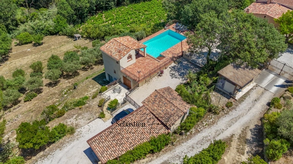 Maison à vendre 8 pièces LA CADIERE D'AZUR (83) - 2 logements - grande piscine - vue panoramique - grande parcelle - calme - nombreuses annexes