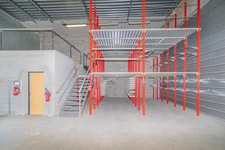 Dpt Bouches du Rhône (13), à louer GEMENOS Local commercial 210 m² - Entrepôt - Bureaux - Mezzanines - Rayonnage