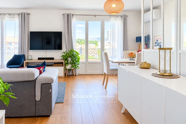 Appartement à vendre 3 pièces LA SEYNE SUR MER (83) - 74,5 m² - 2 balcons - 500 m de la plage Mar Vivo - dernier étage - stationnement privatif - climatisation réversible