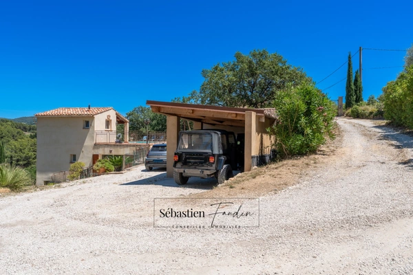Maison à vendre 8 pièces LA CADIERE D'AZUR (83) - 2 logements - grande piscine - vue panoramique - grande parcelle - calme - nombreuses annexes