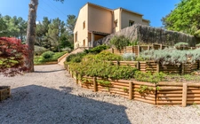Domaine à vendre à Rousset à 15 minutes d'Aix-en-Provence - 8 000 m² - plusieurs logements - 262 m² habitables - calme absolu - amoureux de la nature