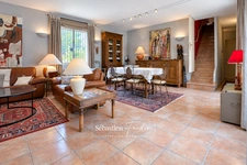 Propriété à vendre 6 pièces à BRAS (83) - grand calme - sans vis-à-vis - terrain de 2,7 ha - 5 000 m² clôturés - piscine à débordement chauffée - 248 m² - vue dégagée - nature