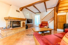House for sale in SIGNES (83) - Plot of over one hectare - Swimming pool - Numerous annexes and outbuildings - Absolute calm - Sunny 