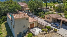 Maison à vendre 8 pièces LA CADIERE D'AZUR (83) - 2 logements - grande piscine - vue panoramique - grande parcelle - calme - nombreuses annexes