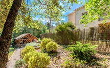 Domaine à vendre à Rousset à 15 minutes d'Aix-en-Provence - 8 000 m² - plusieurs logements - 262 m² habitables - calme absolu - amoureux de la nature