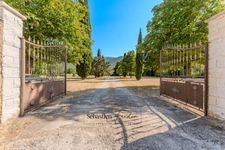 House for sale in SIGNES (83) - Plot of over one hectare - Swimming pool - Numerous annexes and outbuildings - Absolute calm - Sunny 