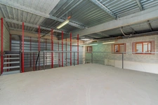Dpt Bouches du Rhône (13), à louer GEMENOS Local commercial 210 m² - Entrepôt - Bureaux - Mezzanines - Rayonnage