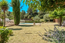 House for sale in SIGNES (83) - Plot of over one hectare - Swimming pool - Numerous annexes and outbuildings - Absolute calm - Sunny 