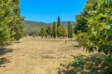 House for sale in SIGNES (83) - Plot of over one hectare - Swimming pool - Numerous annexes and outbuildings - Absolute calm - Sunny 