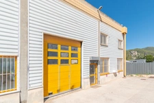 Dpt Bouches du Rhône (13), à louer GEMENOS Local commercial 210 m² - Entrepôt - Bureaux - Mezzanines - Rayonnage