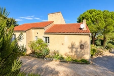 Maison à vendre 5 pièces Six-Fours-les-Plages (83) - vue panoramique dégagée - calme - terrain 1 147 m² - véranda climatisée - grandes chambres