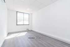 Dpt Bouches du Rhône (13), à louer GEMENOS Bureau 13 m² - Climatisation réversible - Electricité et fibre (inclus dans les charges) - Stationnement facile - Rénové