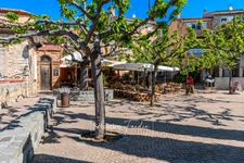 ?️ À CÉDER – Boutique de prêt-à-porter “Emilie Jane” – Emplacement N°1 au cœur du Castellet (83) ? Rue du Jeu de Paume – Centre piéton du village médiéval