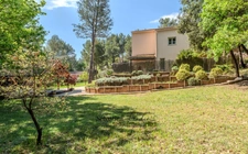 Domaine à vendre à Rousset à 15 minutes d'Aix-en-Provence - 8 000 m² - plusieurs logements - 262 m² habitables - calme absolu - amoureux de la nature