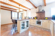 House for sale in SIGNES (83) - Plot of over one hectare - Swimming pool - Numerous annexes and outbuildings - Absolute calm - Sunny 