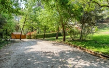 Domaine à vendre à Rousset à 15 minutes d'Aix-en-Provence - 8 000 m² - plusieurs logements - 262 m² habitables - calme absolu - amoureux de la nature