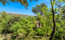 Domaine à vendre à Rousset à 15 minutes d'Aix-en-Provence - 8 000 m² - plusieurs logements - 262 m² habitables - calme absolu - amoureux de la nature