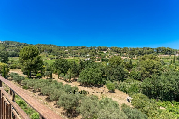 Maison à vendre 8 pièces LA CADIERE D'AZUR (83) - 2 logements - grande piscine - vue panoramique - grande parcelle - calme - nombreuses annexes